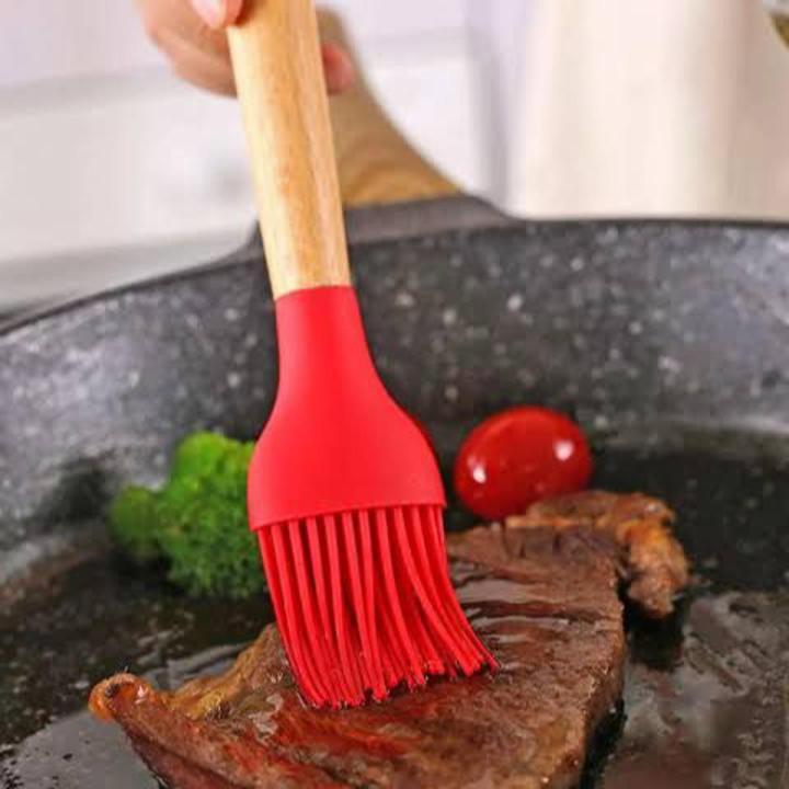 Oil Brush Heavy Duty W/WOODEN Handle